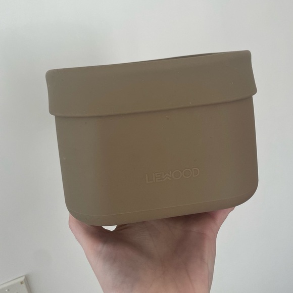 Liewood Joachim Silicone Storage Basket in Oat - Picture 2 of 3